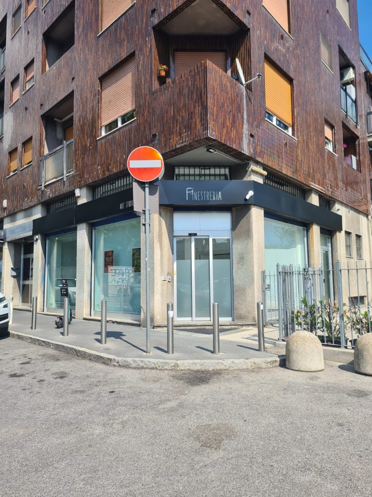 Gallery NEWSLETTER contacts: Claudia Ponzi's Art Gallery Finestreria cultural association represents a meeting point for artists. Art Gallery Finestreria as seen from outside