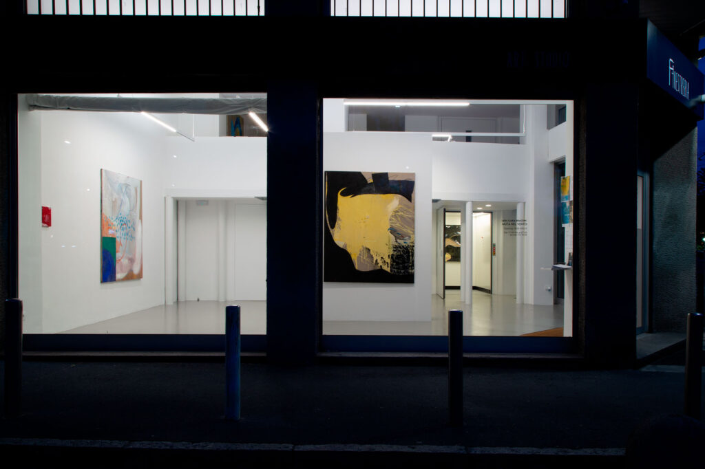 Galleria NEWSLETTER contatti: L'associazione culturale Art Studio Finestreria di Claudia Ponzi rappresenta un punto di incontro tra artisti. Opera dell'artista Lara Ilaira Braconi Muta nel vento - i sogni non hanno titolo -home art studio finestreria gallery: è una galleria d'arte con approccio sperimentale che coinvolge collezionisti di tutto il mondo. solo-exhibition-plural-exhibition tutte le mostre che abbiamo organizzato fino ad oggi con gli artisti selezionati Lara Braconi Pittura astratta: mostra personale "Muta nel vento" nella galleria Art Studio Finestreria a Milano. collection pittura fotografia contemporary art