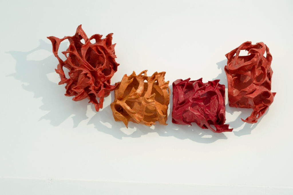 Opera d'arte unica di Luisa Elia dal titolo Fabula. La scultura è arte contemporanea